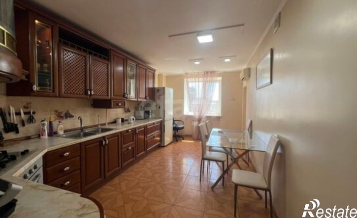 3-комн квартира Астрахань, улица Ахшарумова, 3
