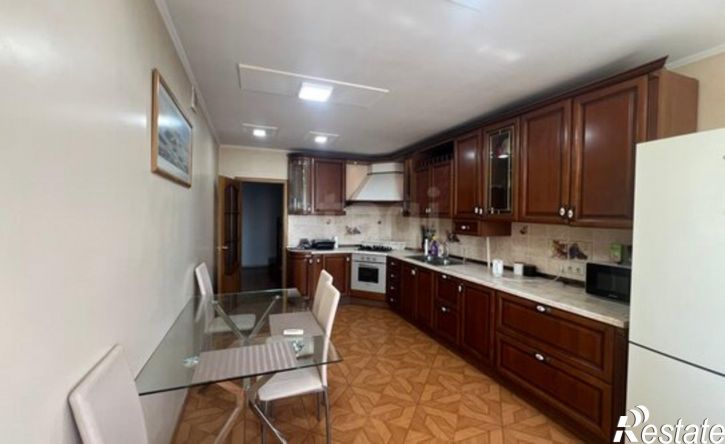 3-комн квартира Астрахань, улица Ахшарумова, 3