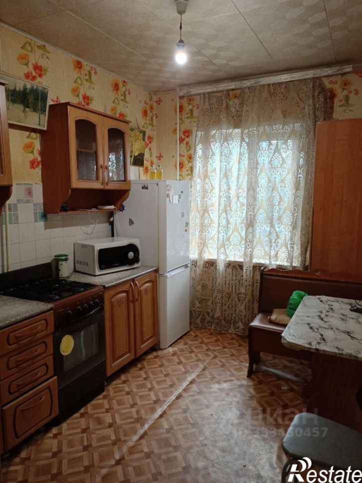 3-комн квартира Астрахань, Брестская улица, 3